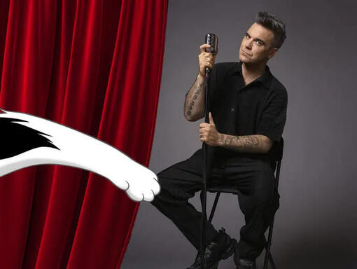 Latz titter bak gardinen Robbie synger